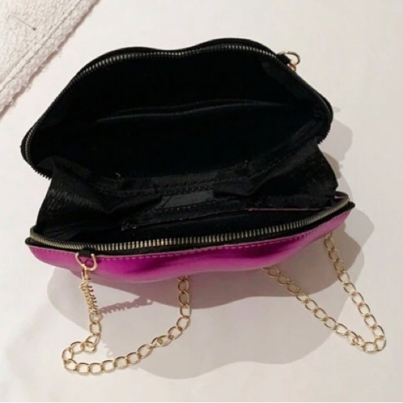 Pink Lip-Shaped Crossbody Bag - Picture 2 of 3